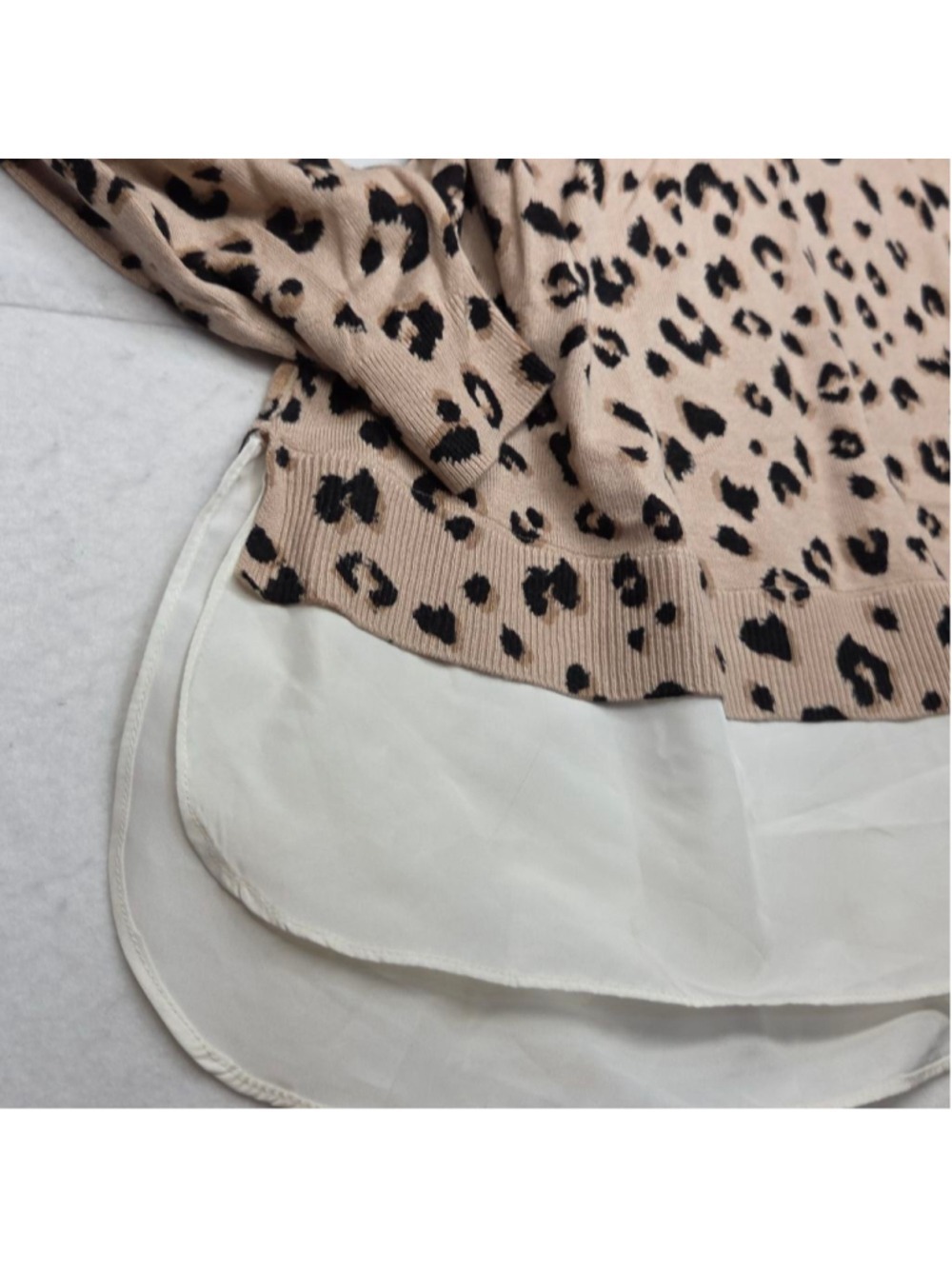 Women's Time and Tru Leopard Print Crew Neck Sweater Plus XXL Beige - Picture 2 of 12